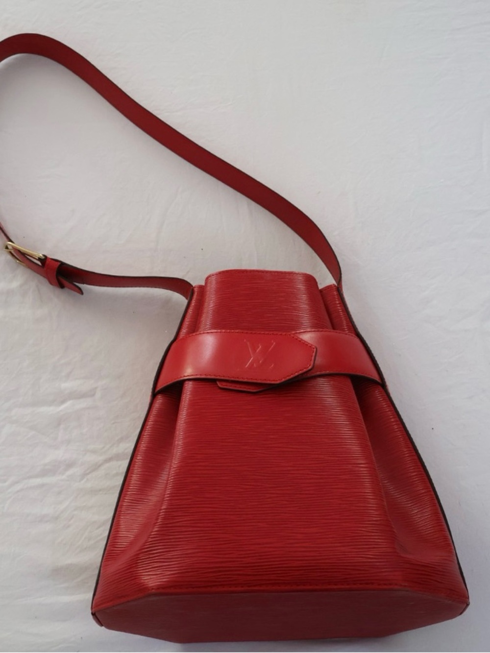 Louis Vuitton Sac d'Épaule bag in red Epi leather - Picture 2 of 7